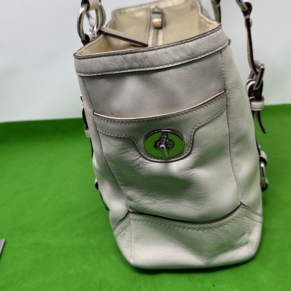 Coach F12343 Ivory and Gold Leather Bag - Picture 6 of 16